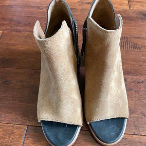 Sorel Black and Tan Booties